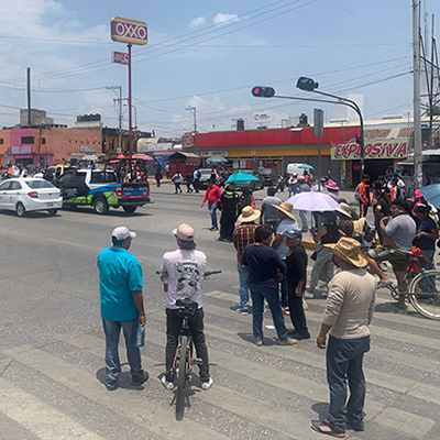 Al sur de la ciudad de Puebla bloquean avenidas para exigir abasto de agua