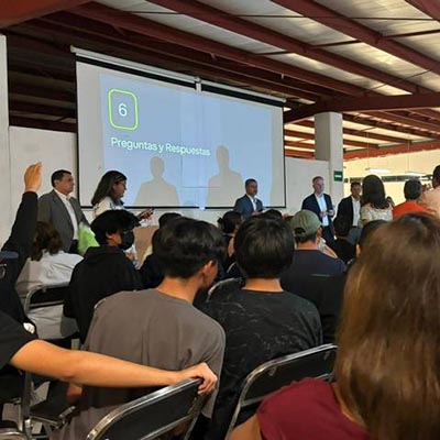 Volkswagen cierra su educampus y desata protesta de padres de familia