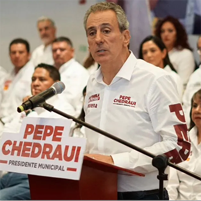 Promete José Chedraui alumbrado en la ciudad de Puebla con fotoceldas solares
