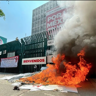 Maestros de CNTE protestan en sedes del PRI, PAN, PVEM y Morena