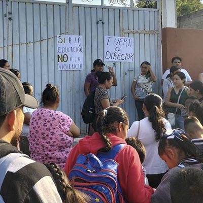 Exigen salida de directores en escuelas de Huaquechula
