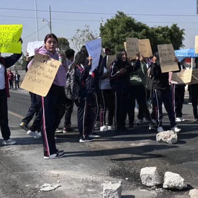 Exigen restituir a director de bachillerato en Tecamachalco