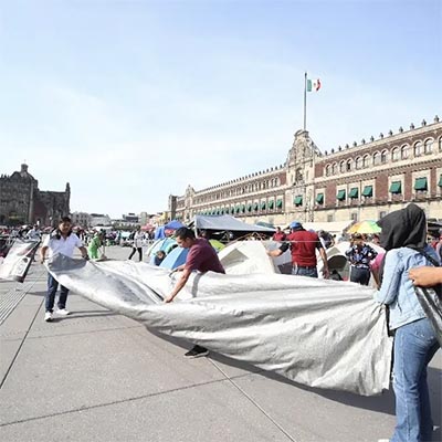 CNTE levanta plantón después de reunirse con AMLO