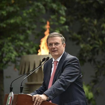 Ni pausa ni cancelación de inversiones en México: Ebrard