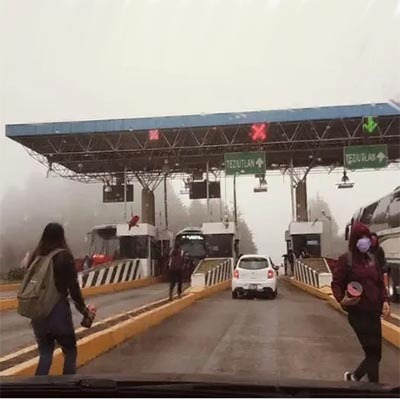 Normalistas de Teteles toman caseta de Atempan y piden dinero