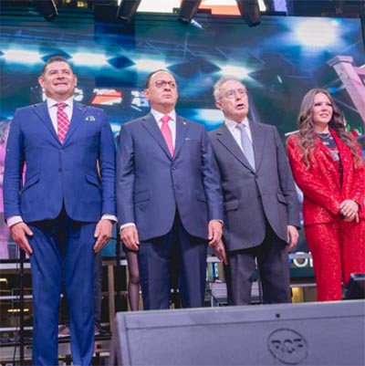 Alejandro Armenta asiste al primer Grito de Independencia en Times Square