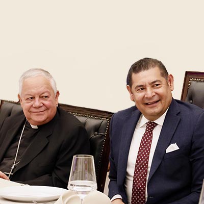 Armenta ofrece trabajar con los decanatos de Puebla, en beneficio de la gente