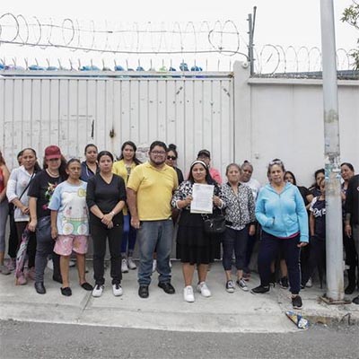 Denuncian por abuso de poder a supervisora de primaria Miguel C, padres piden su destitución