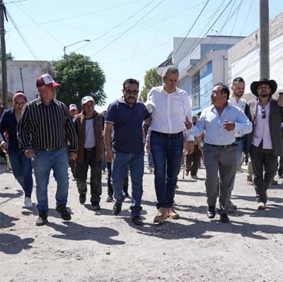 Gobierno de Pepe Chedraui inicia pavimentación de calles en Amalucan y El Salvador