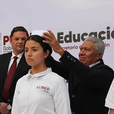 Entrega USEP cofias y distintivos a estudiantes de Enfermería y Obstetricia