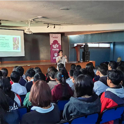 Comuna capacita a jóvenes para prevenir adicciones y uso seguro de redes sociales