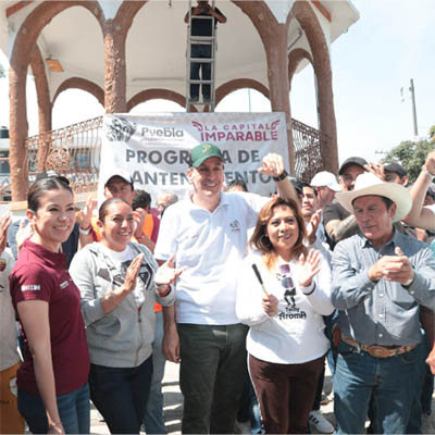 Faena de conservación en el zócalo de San Felipe Hueyotlipan