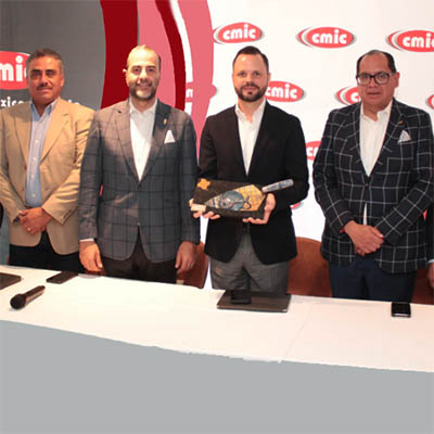 Presenta David Aysa Programa Anual de Obra Pública a integrantes de la CMIC