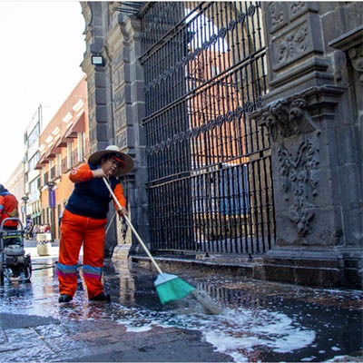 Se prepara la Ciudad de Puebla para recibir a turistas y locales con limpieza integral en templos históricos