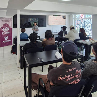 Promueve Gobierno de la Ciudad relaciones sanas entre jóvenes a través de conferencias