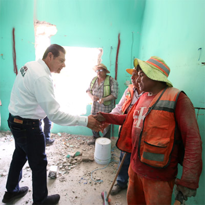 Cumple gobierno de Puebla con familias afectadas por lluvias en La Galarza