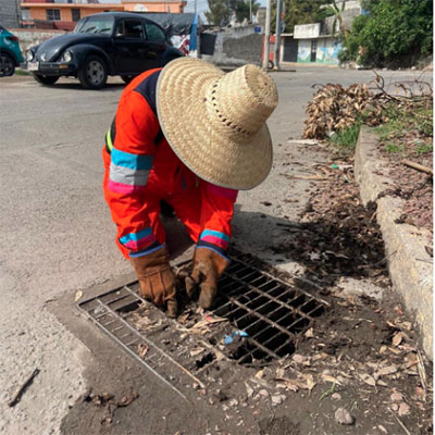 Mantiene Gobierno de la Ciudad trabajos de limpieza urbana en la capital