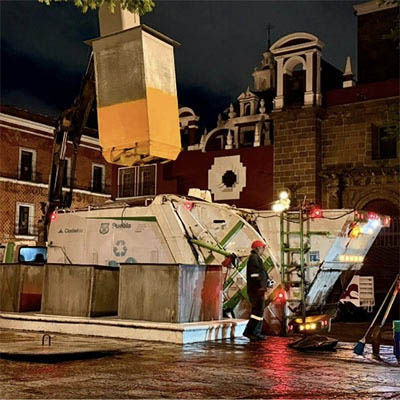Realiza OOSL segunda intervención de limpieza en contenedores soterrados del Zócalo de Puebla