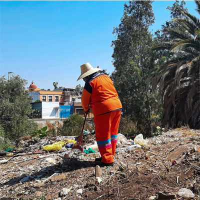 OOSL refuerza limpieza con jornada integral de chapeo y barrido en colonia Santa Margarita
