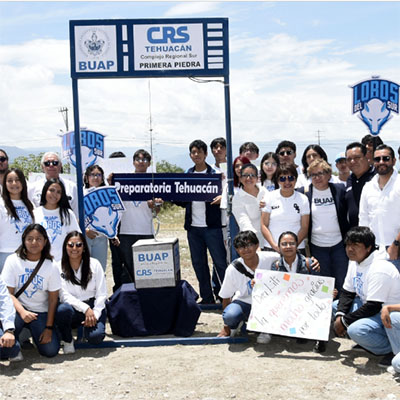 Lilia Cedillo coloca primera piedra de edificio para preparatoria en Tehuacán