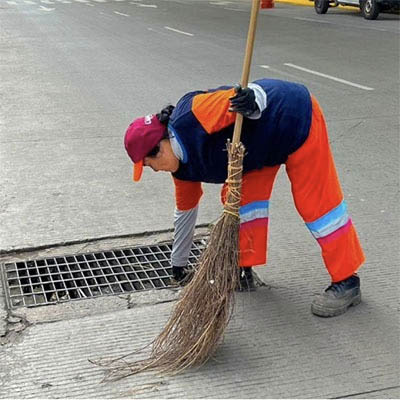 Intensifica Gobierno de la Ciudad limpieza de alcantarillas como medida preventiva ante temporada de lluvias
