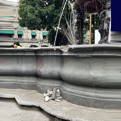 Dañan a la fuente de San Miguel con martillos y pintura