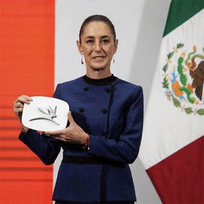 Presentan logo y símbolo de auto eléctrico Olinia; está basado en alebrijes