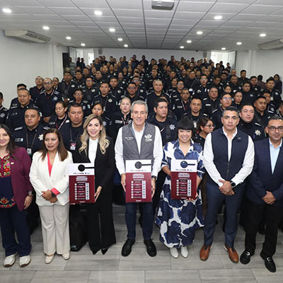 Ceremonia de clausura de capacitación a policías de la ciudad sobre órdenes de protección
