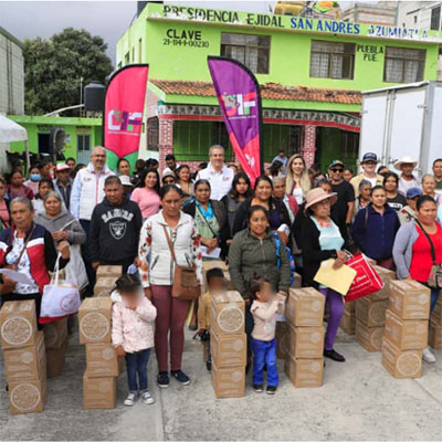 Entrega Gobierno de la Ciudad apoyos alimentarios en Azumiatla