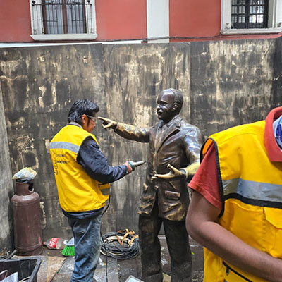 Restaura Gobierno de la Ciudad esculturas en el andador 5 de Mayo