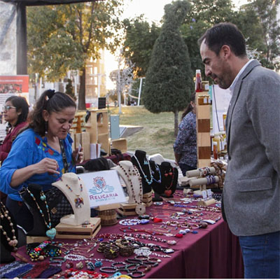 Incentiva Gobierno de la Ciudad economía circular con Bazar Artesanal Navideño