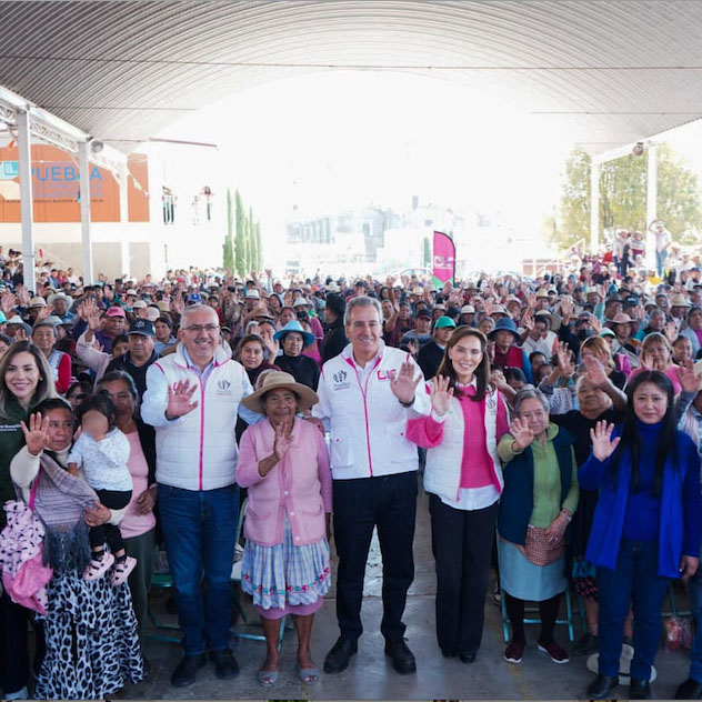 Entregan Pepe Chedraui y MariElise Budib cobertores en San Miguel Canoa