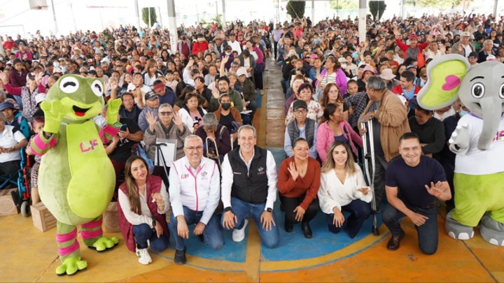 Pepe Chedraui entregó despensas del programa “Alimentación Imparable” en Agua Santa