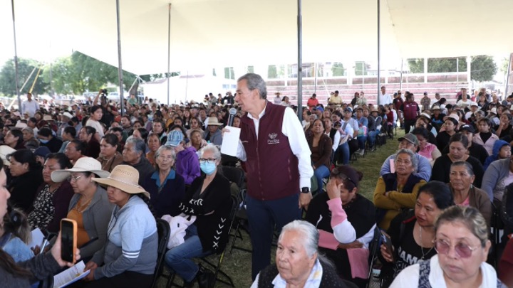 Pepe Chedraui entrega más de 4 mil despensas a familias de San Baltazar Tetela