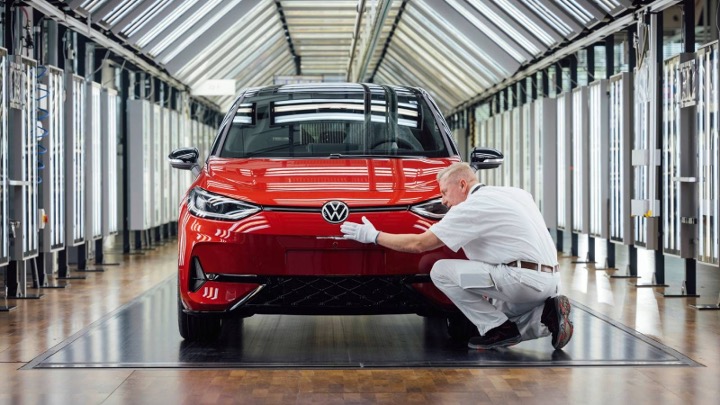 Volkswagen aprueba reestructuración, despidos podrían llegar a 50 mil