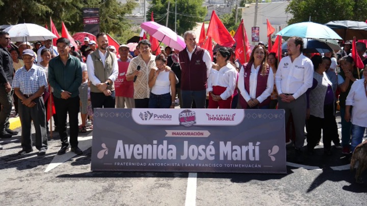 Entrega Pepe Chedraui rehabilitación vial en la colonia Fraternidad Antorchista