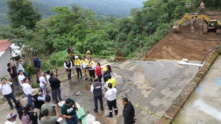 Gobierno Estatal encabeza atención inmediata para recuperar caminos y proteger familias serranas